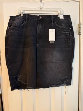 Judy Blue Black High-Waist Denim Skirt with Subtle Distress